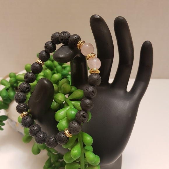 Black Lava Stone Diffuser Bracelet Unisex - Picture 3 of 6